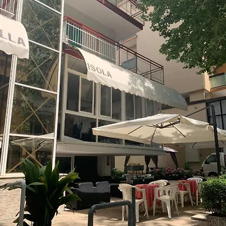 Isola מלון 2*