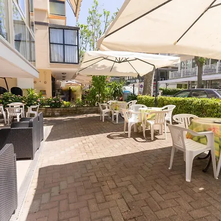 Isola Hotel 2*