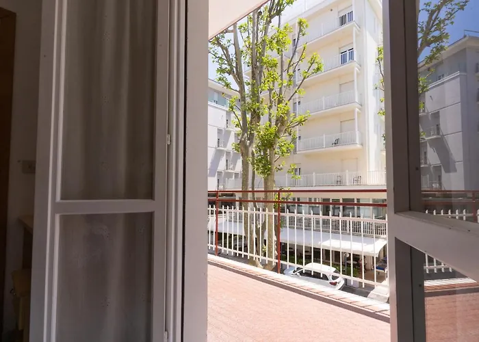 Isola فندق ريميني